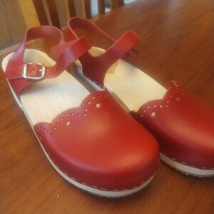 Gorgeous Red Sandgrens Mary Jane Clogs 40